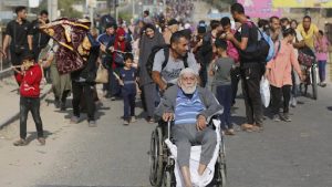 معاناة شديدة للنزوح في غزة مع اسمرار القصف