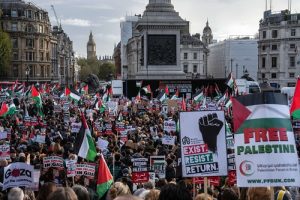 بريطانيا تقمع المؤيدين لفلسطين