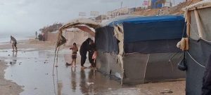 غزة شتاء وبرد قاص يفاقم المعاناة